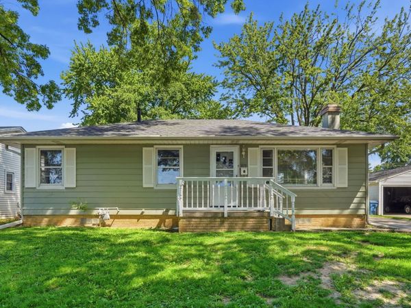 1009 38th Avenue , East Moline, IL 61244