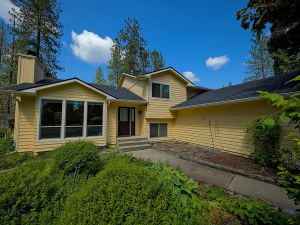 16829 N Wylie Dr, Nine Mile Falls, WA 99026