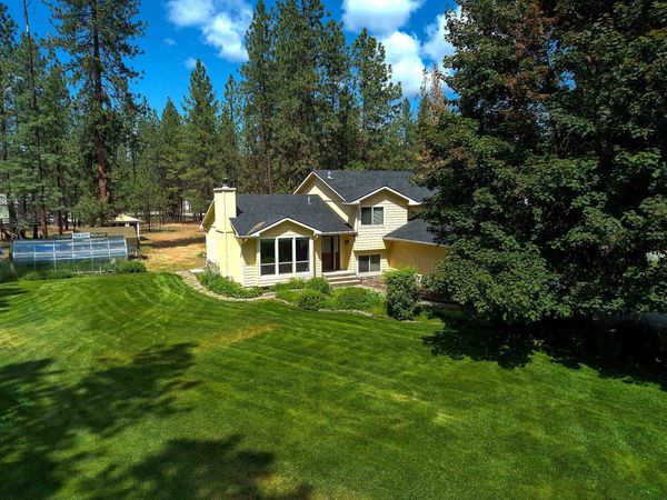 16829 N Wylie Dr, Nine Mile Falls, WA 99026