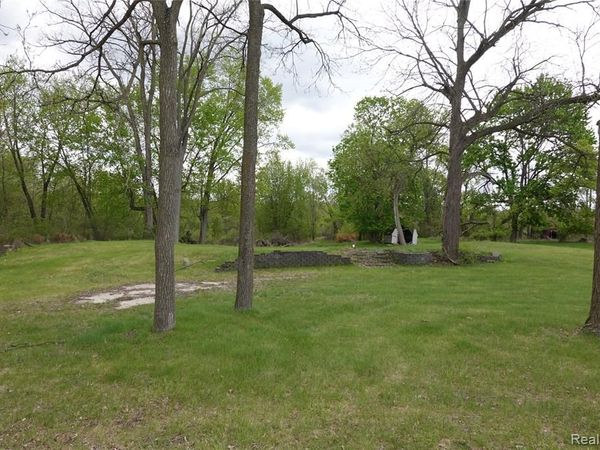 454 East Road, Holly Twp, MI 48442