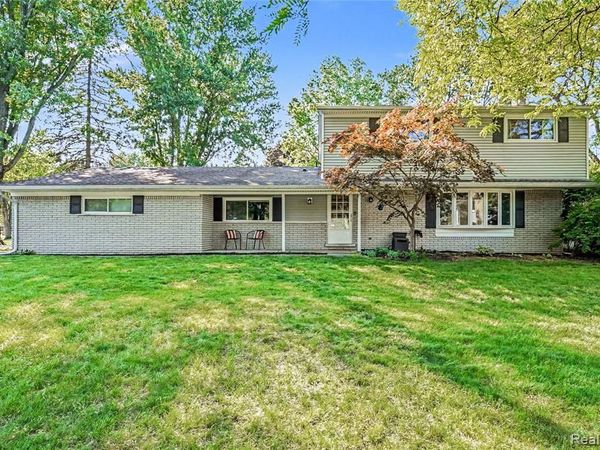 6275 Westmoor Drive, Shelby Twp, MI 48316