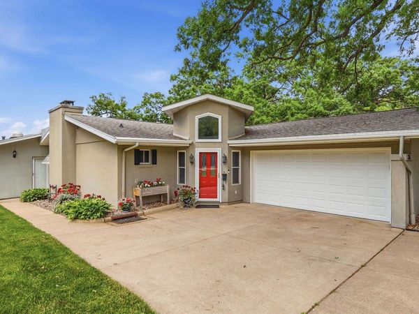 365 Riverview Terrace, East Dubuque, IL 61025