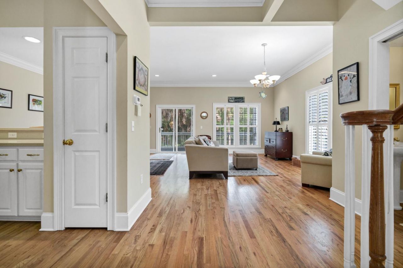 3332 Myrtle Street Photo 8
