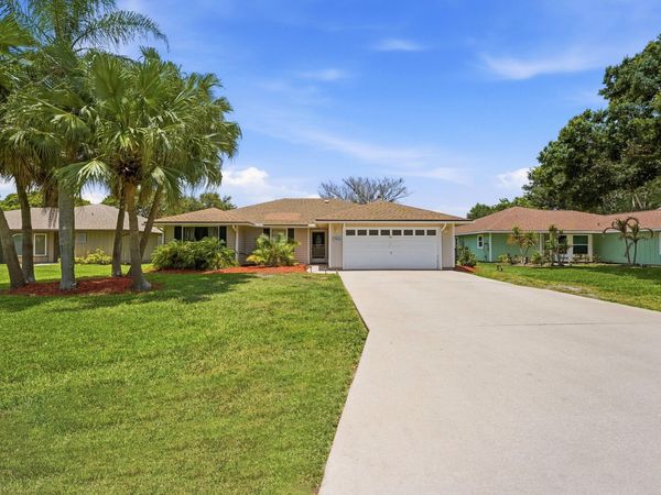 724 24th Square, Vero Beach, FL 32962
