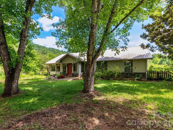 18 Bartlett Road , Weaverville, NC 28787