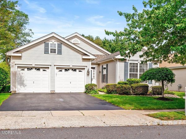 10 Powderhorn Way, Allentown, NJ 08501