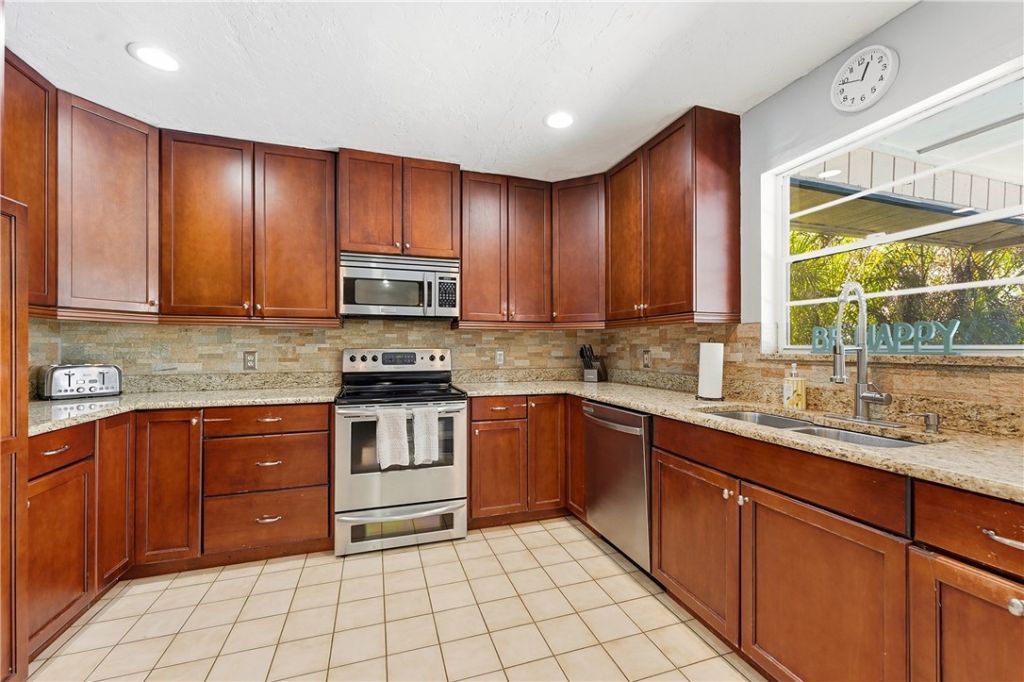724 24th Square, Vero Beach, FL 32962 Photo