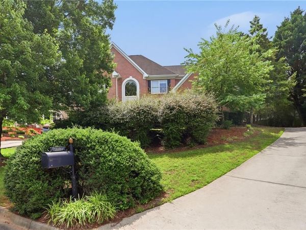 519 Emerald Lake Lane , Buford, GA 30518