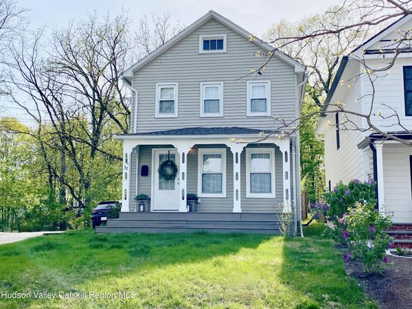 32 Oak Street, Rhinebeck, NY 12572