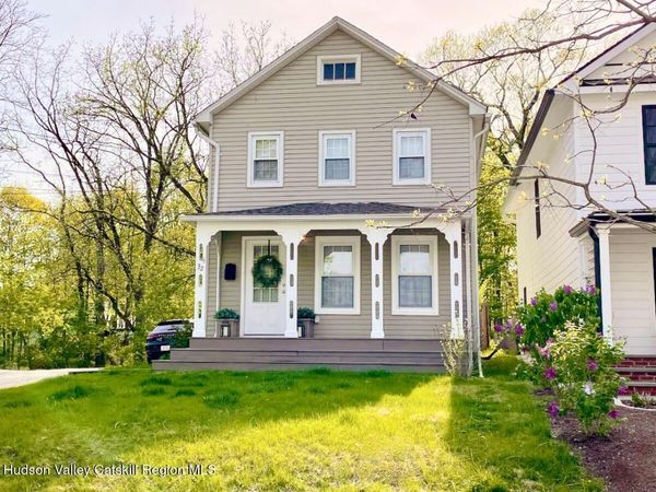 32 Oak Street, Rhinebeck, NY 12572