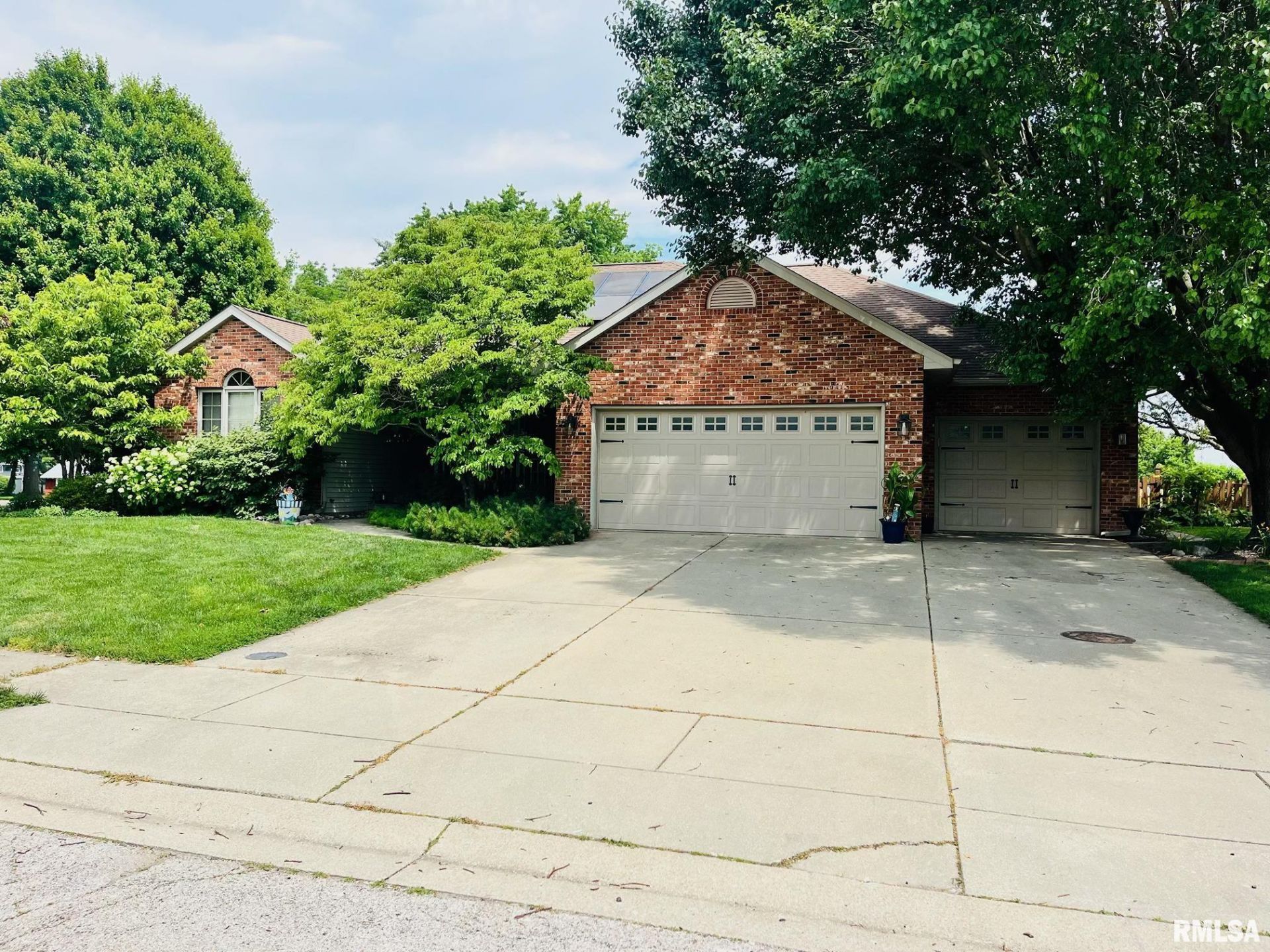 38 Maplehurst Drive, Rochester, IL 62563 Main Photo