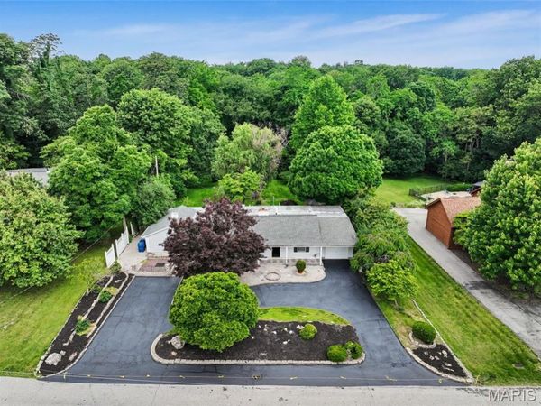 55 Garden Lane , Maryland Heights, MO 63043