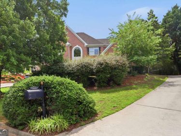 519 Emerald Lake Lane, Buford, GA 30518