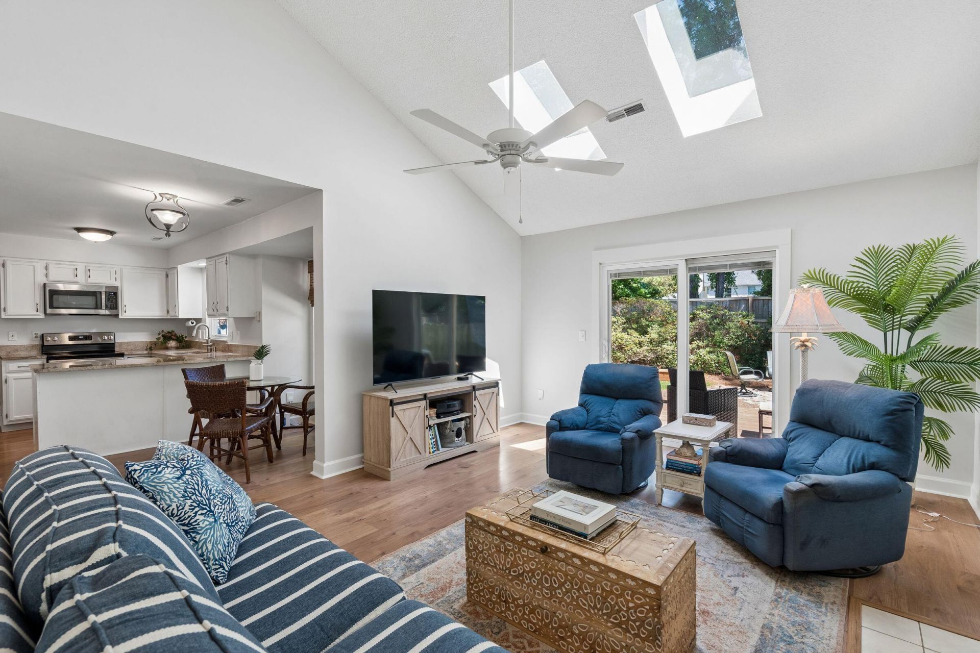 2060 Presidio Drive Photo 10