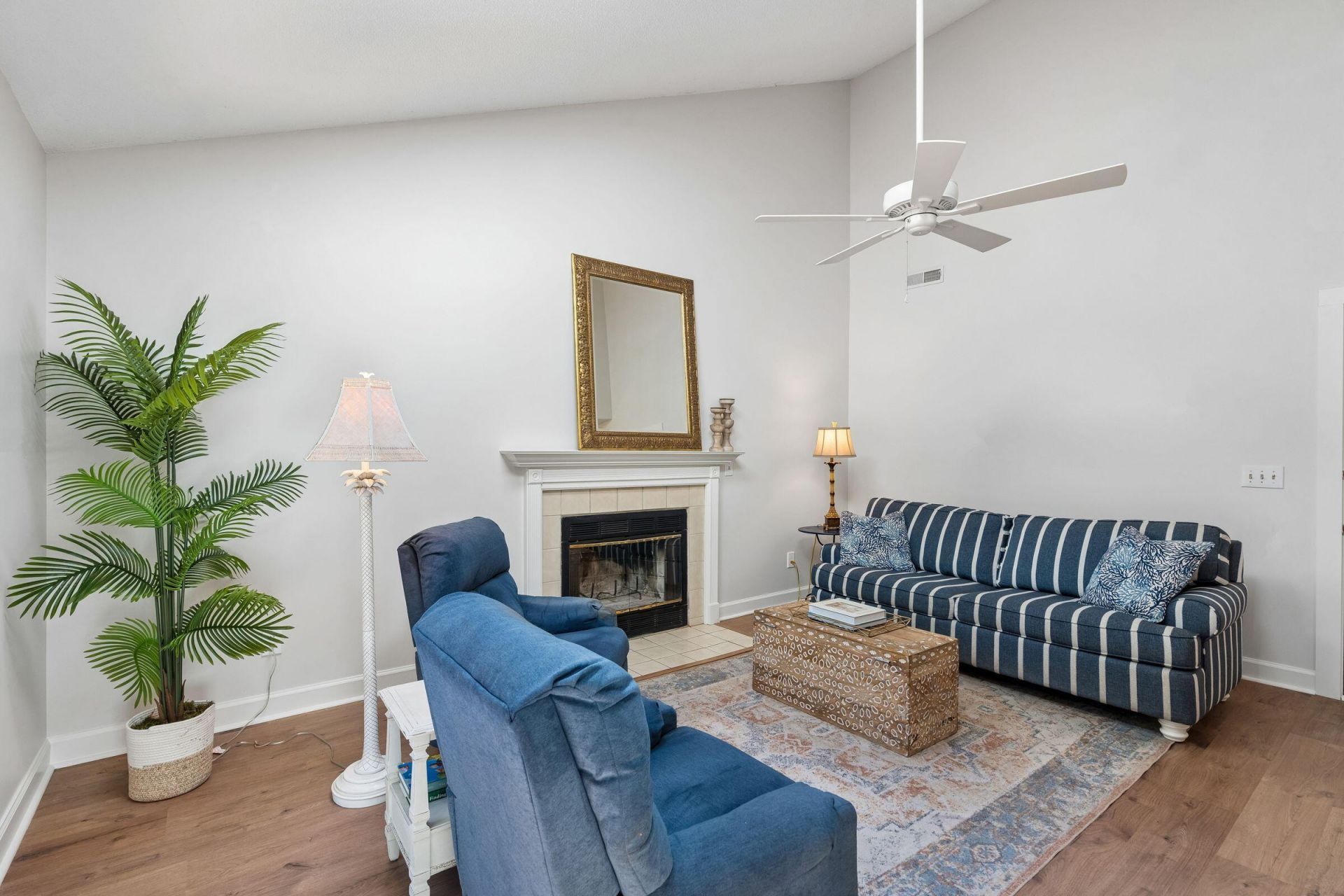 2060 Presidio Drive Photo 11