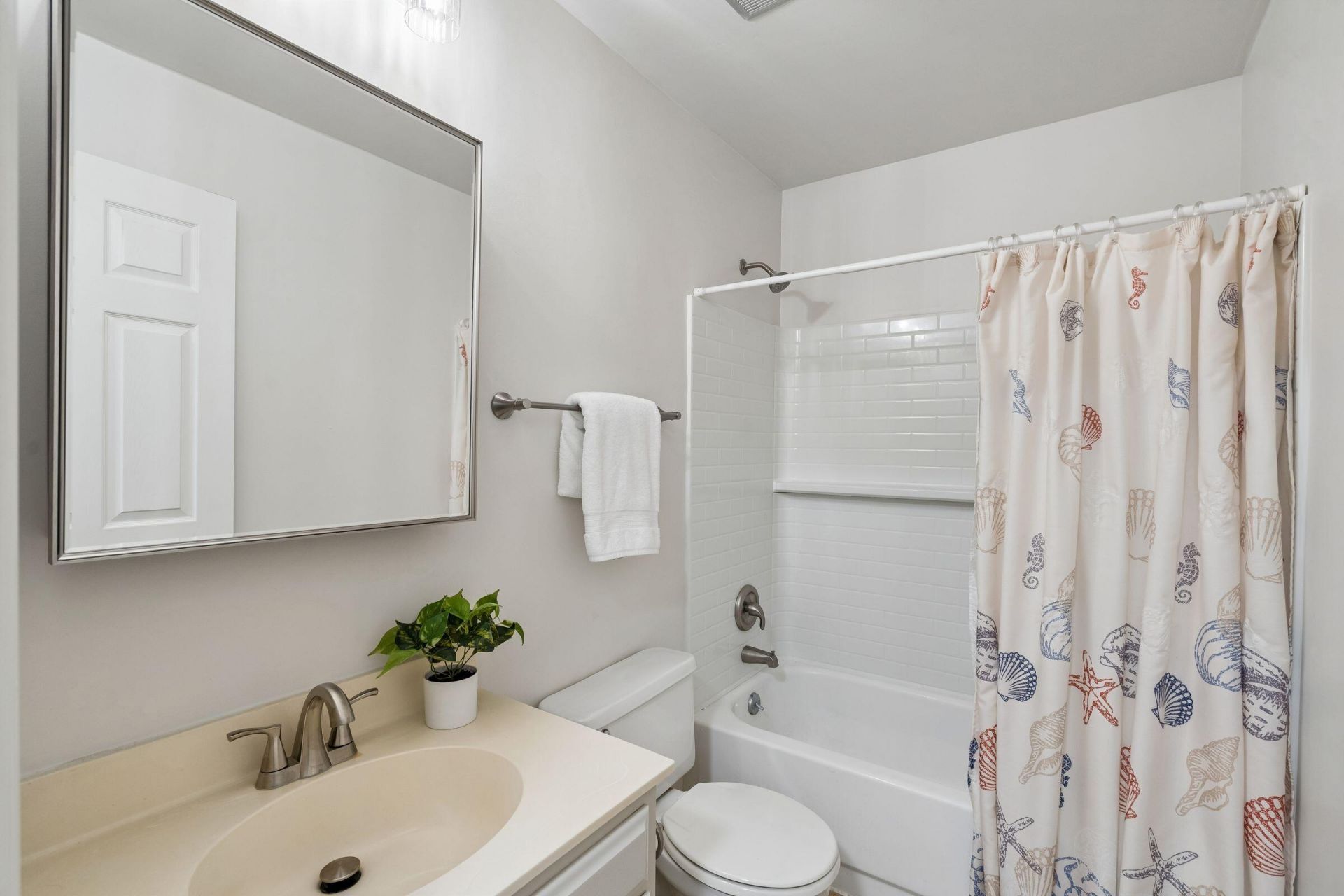 2060 Presidio Drive Photo 28