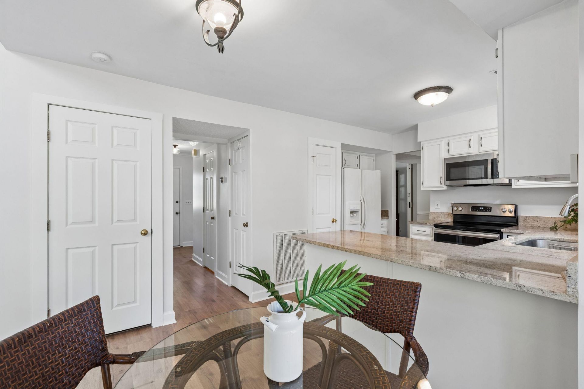 2060 Presidio Drive Photo 7