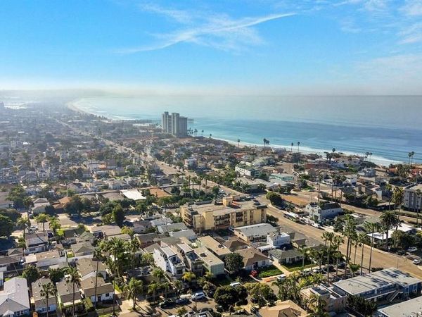 827 Opal Street, San Diego, CA 92109