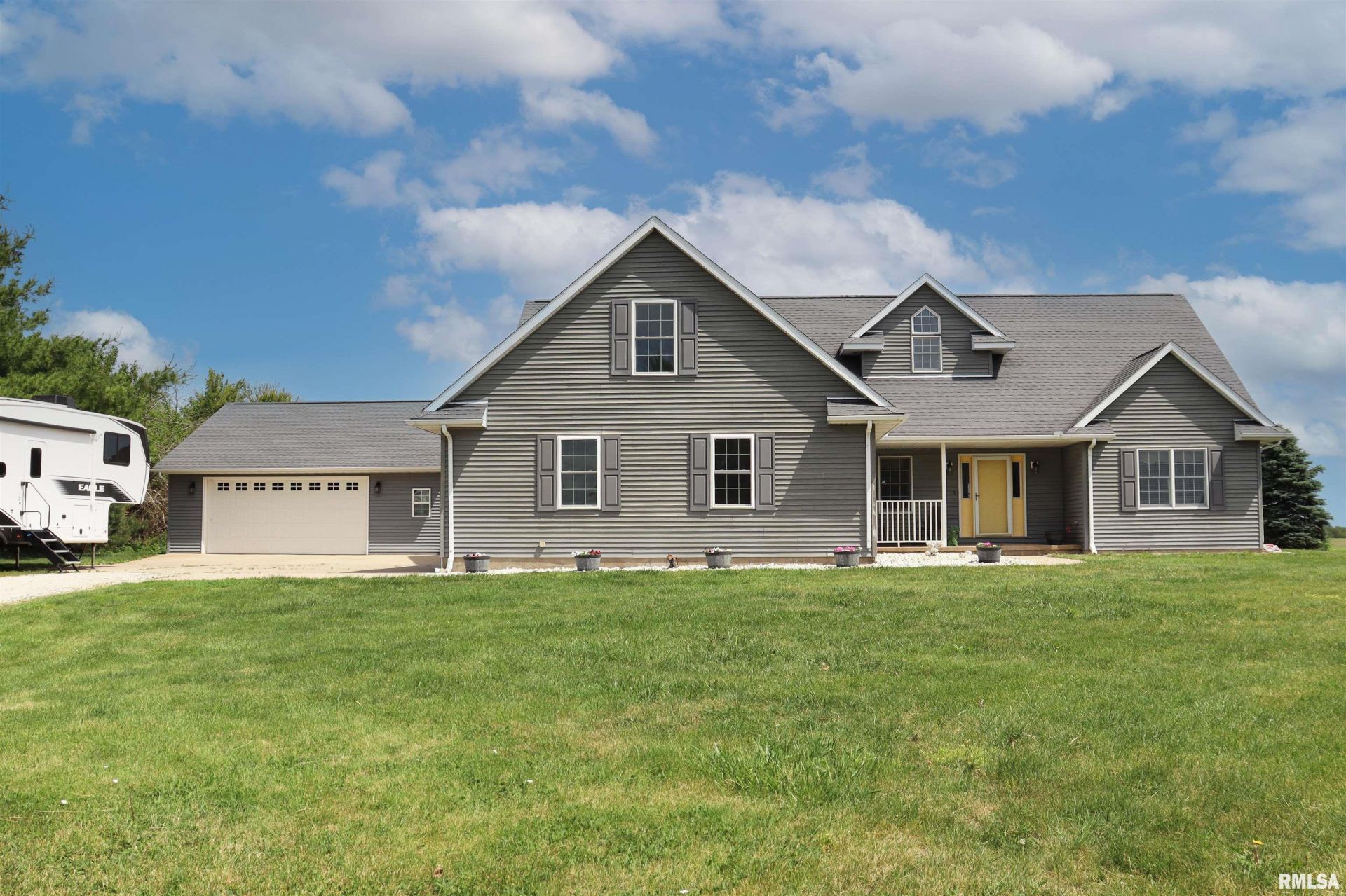 1157 E Guth Road, Washington, IL 61571 Main Photo