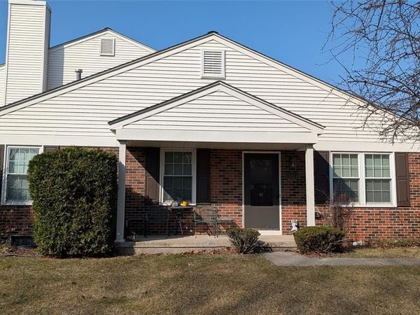 15824 Charleston Drive , Clinton Twp, MI 48038