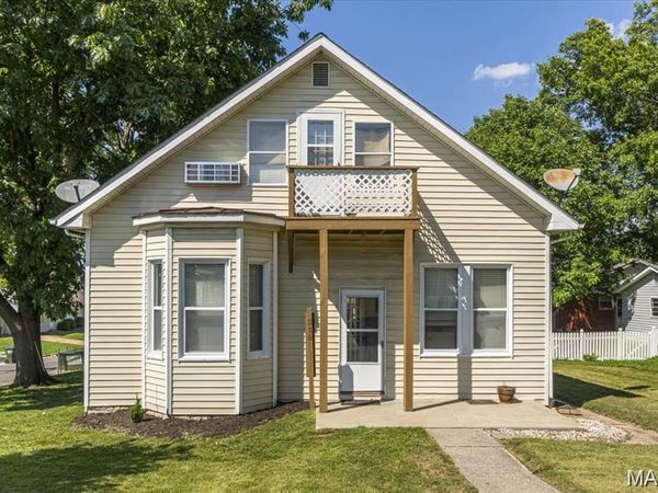 214 E Market Street , Columbia, IL 62236