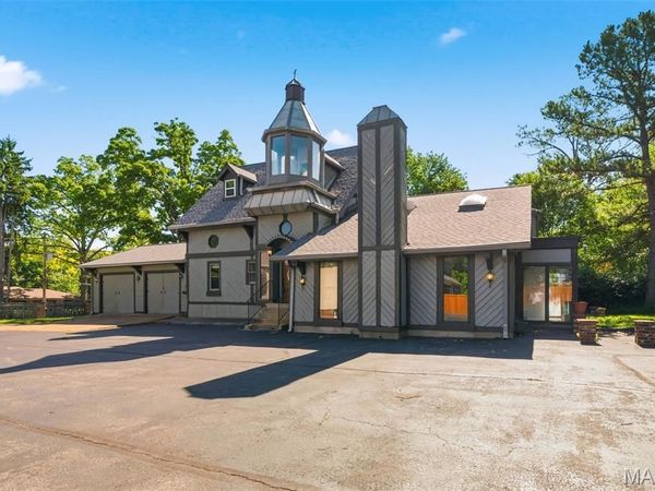 418 Oak Tree Drive, Webster Groves, MO 63119