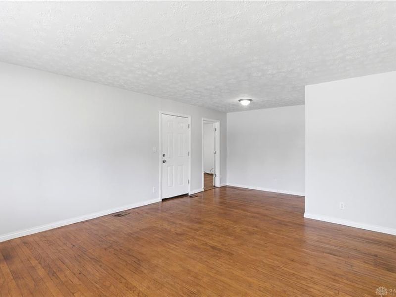 1556 Larchwood Drive, Dayton, OH 45432 Photo 7