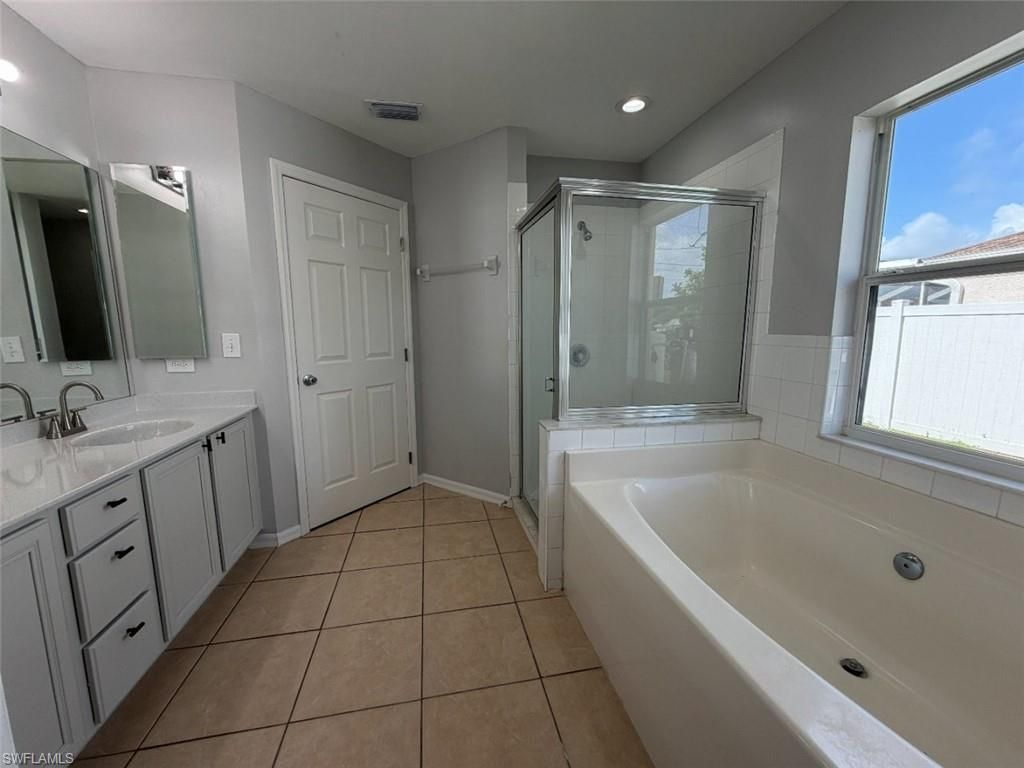 1722 NE 21st St , Cape Coral, FL 33909 Photo
