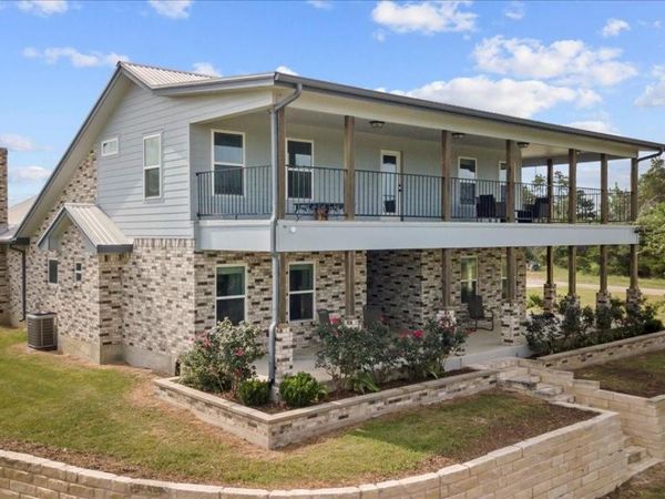 1883 Watterson RD, Red Rock, TX 78662