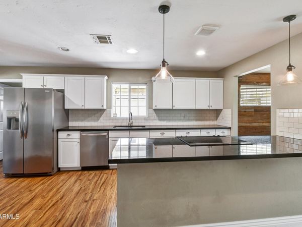 4652 E VERNON Avenue, Phoenix, AZ 85008