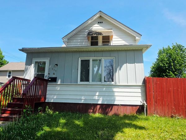 945 Geranium Avenue E, Saint Paul, MN 55106