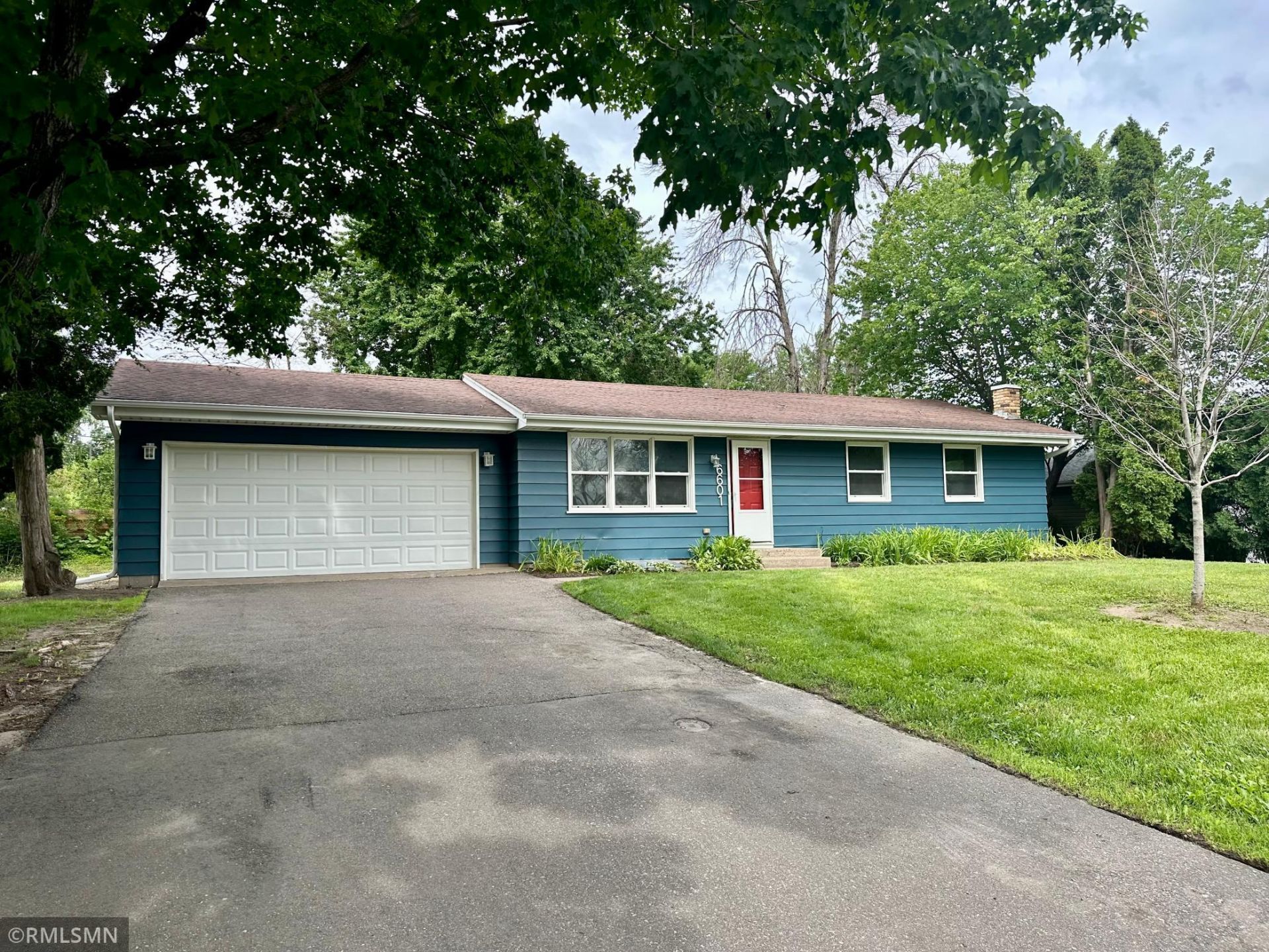 6601 Zealand Avenue N, Brooklyn Park, MN 55428 Main Photo