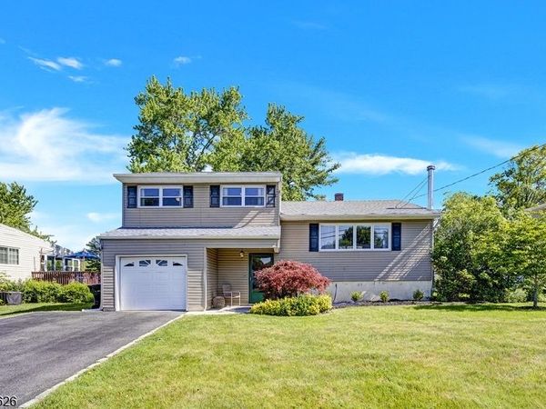 21 Hillery Dr, Mount Olive, NJ 07836