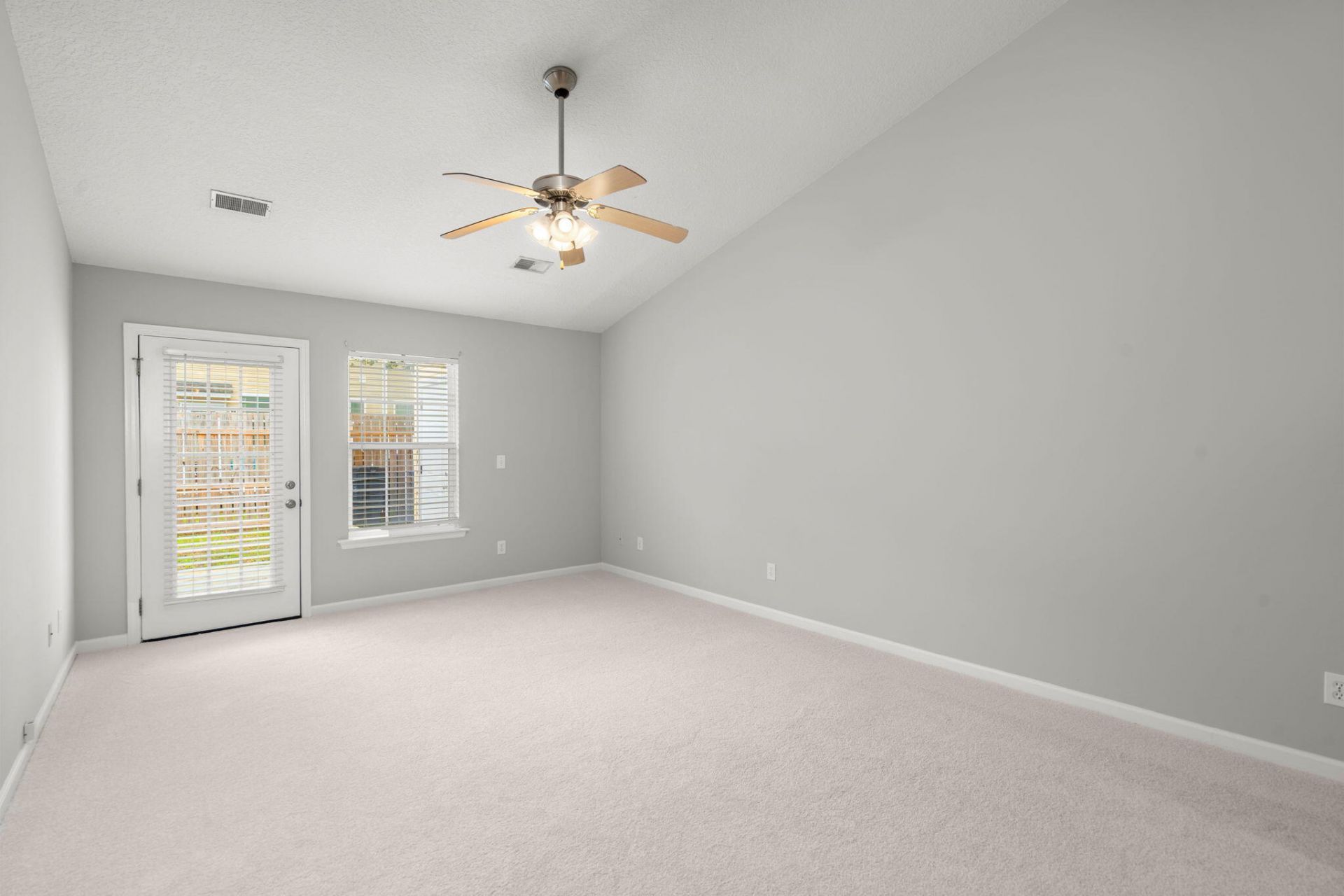 7852 Park Gate Drive Photo 10