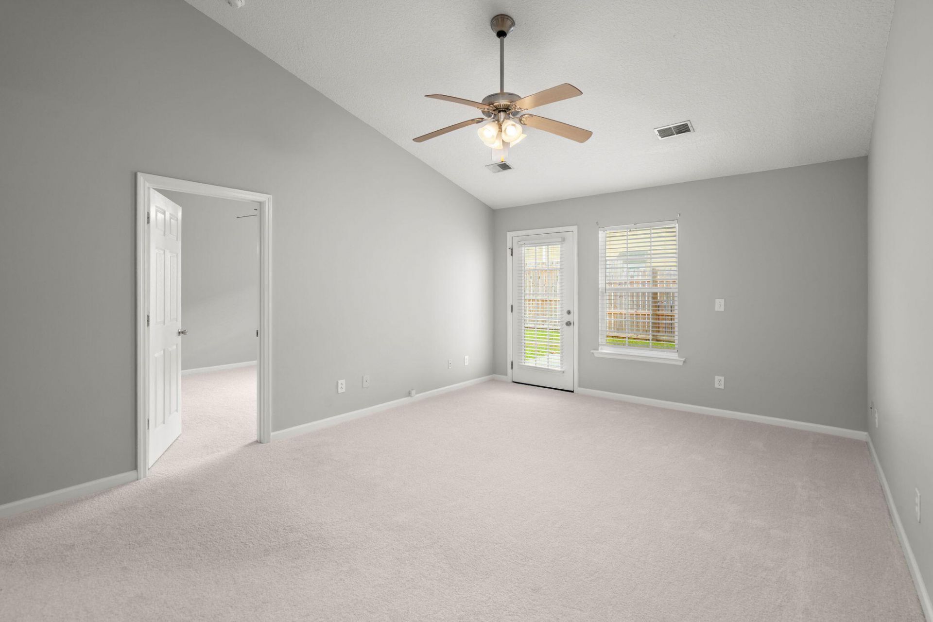 7852 Park Gate Drive Photo 11