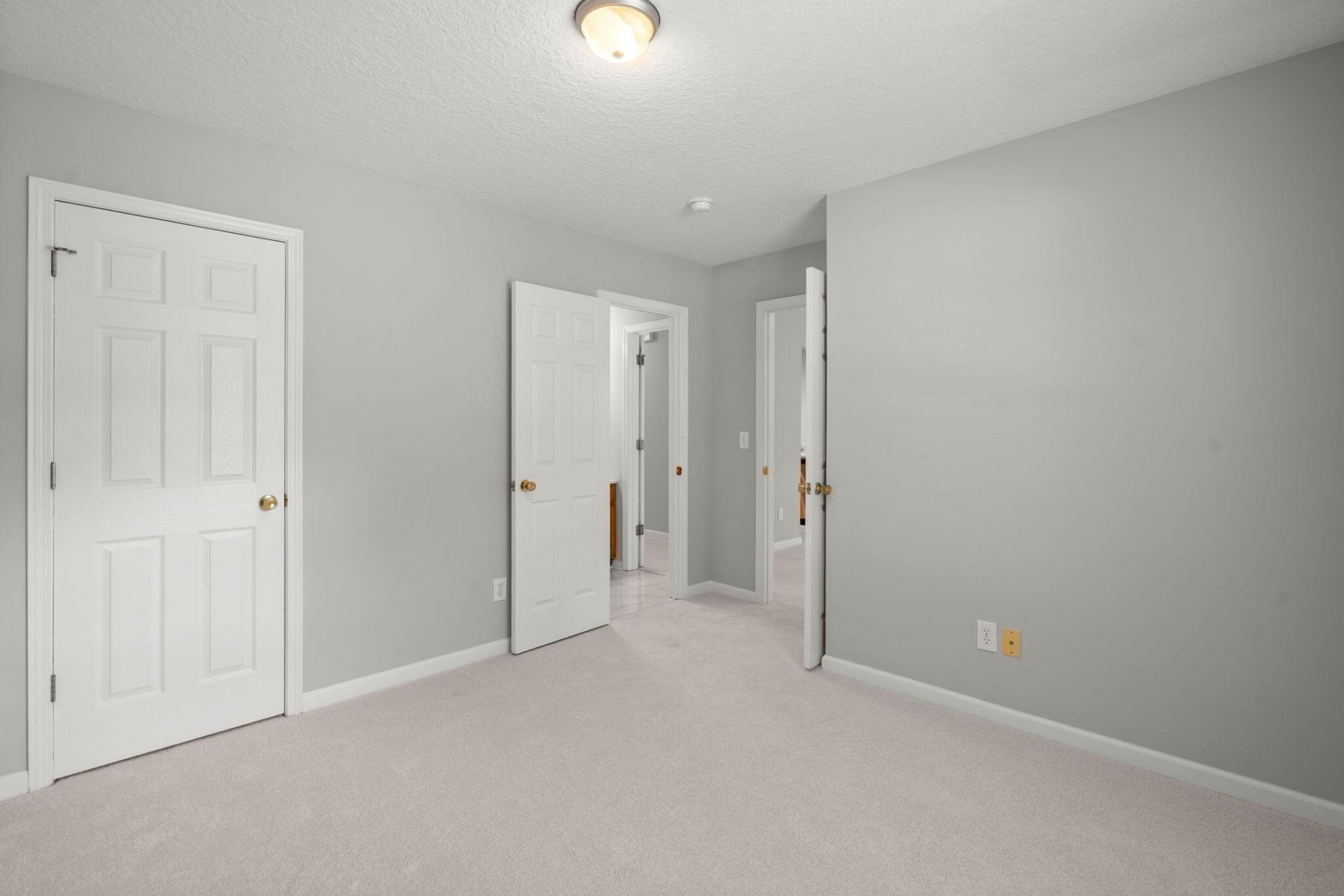 7852 Park Gate Drive Photo 15