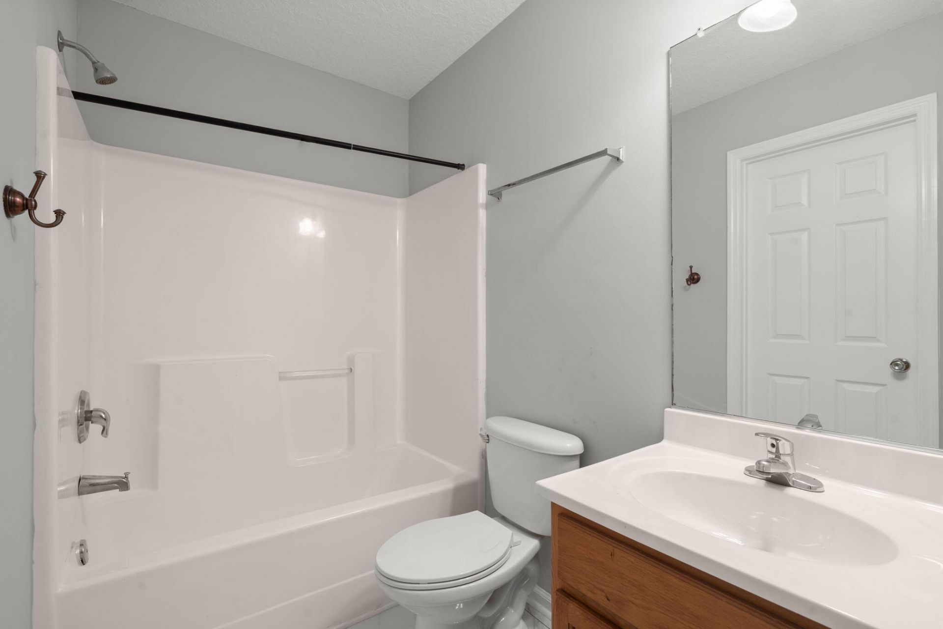 7852 Park Gate Drive Photo 16