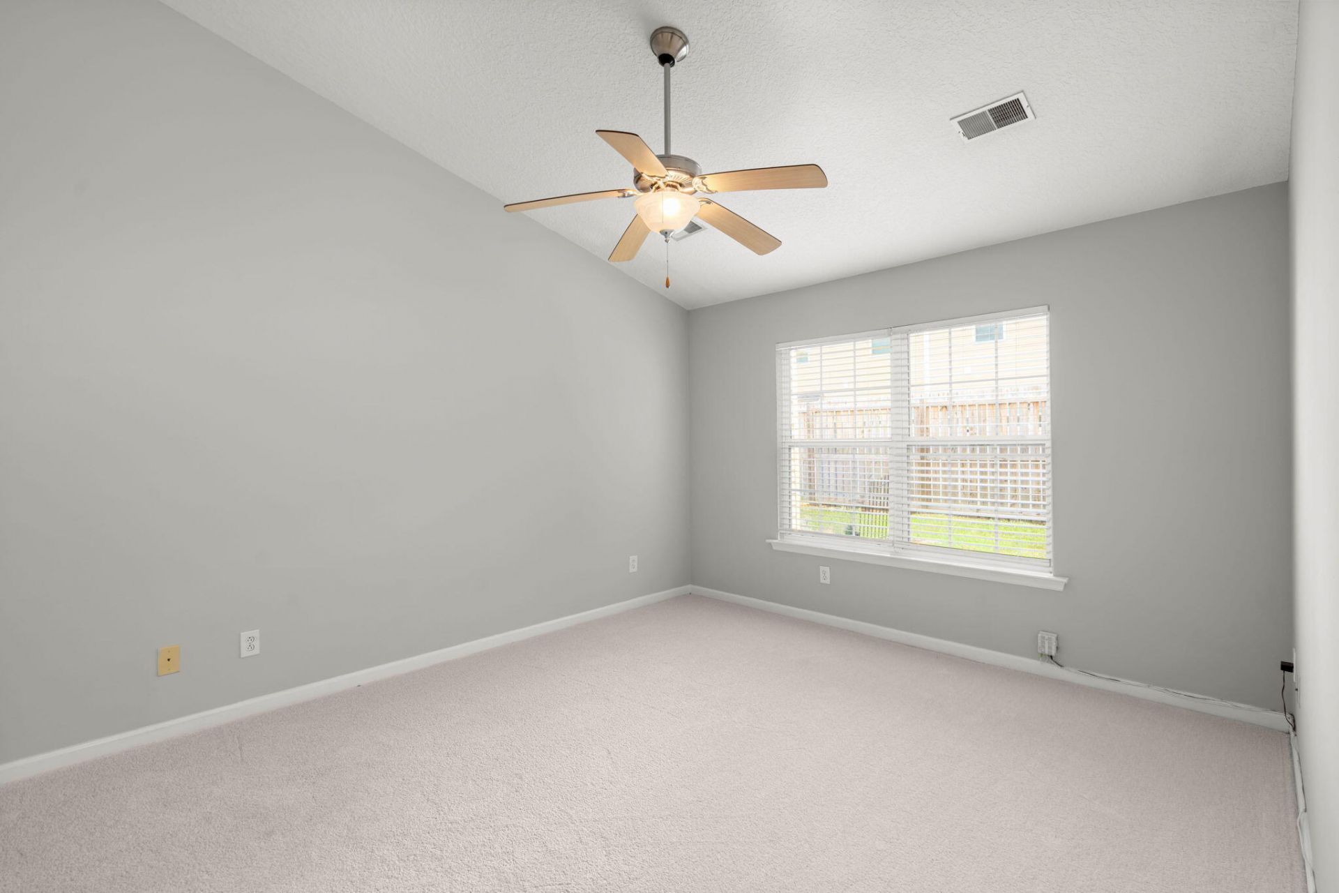7852 Park Gate Drive Photo 18