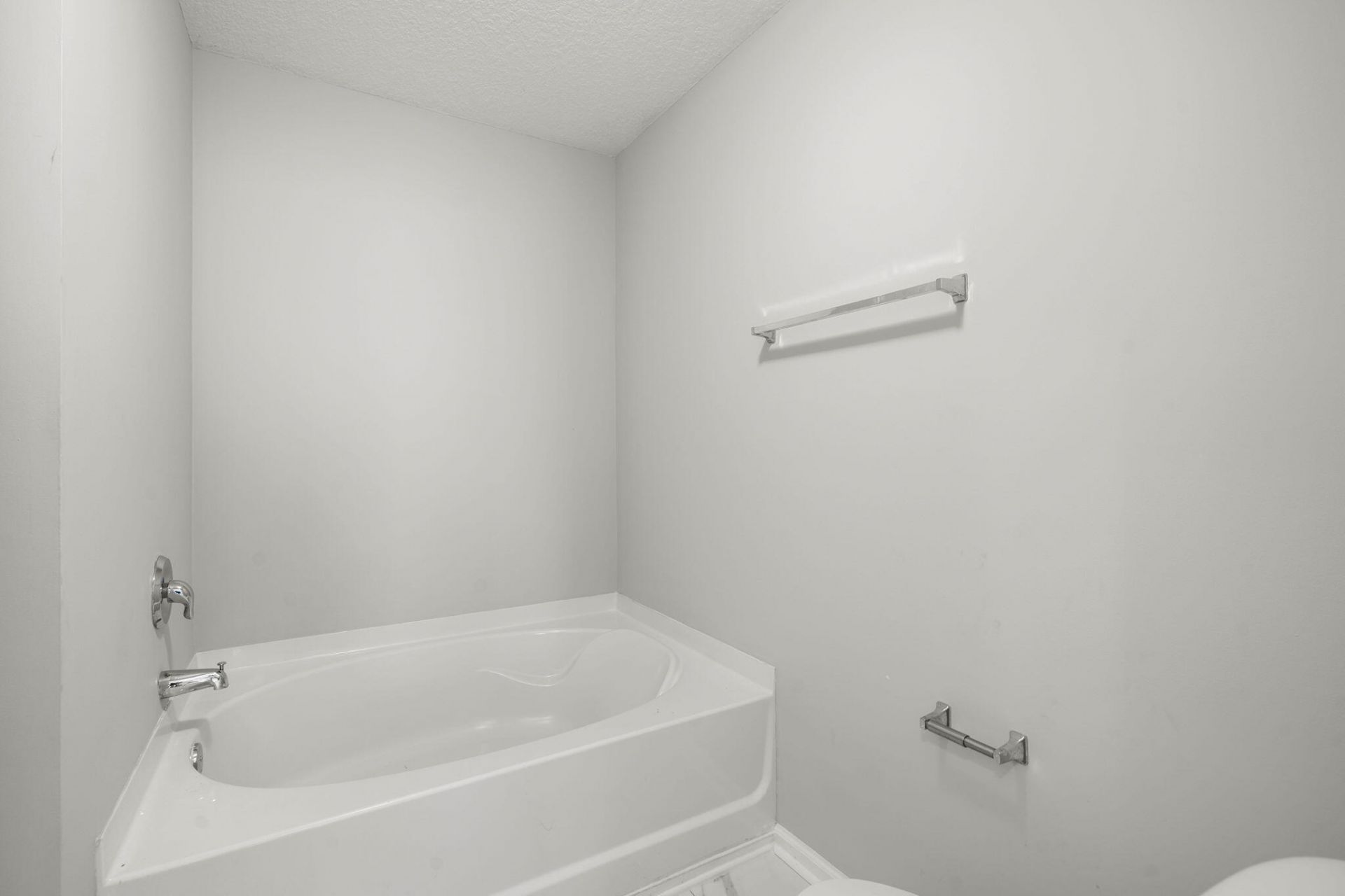 7852 Park Gate Drive Photo 19