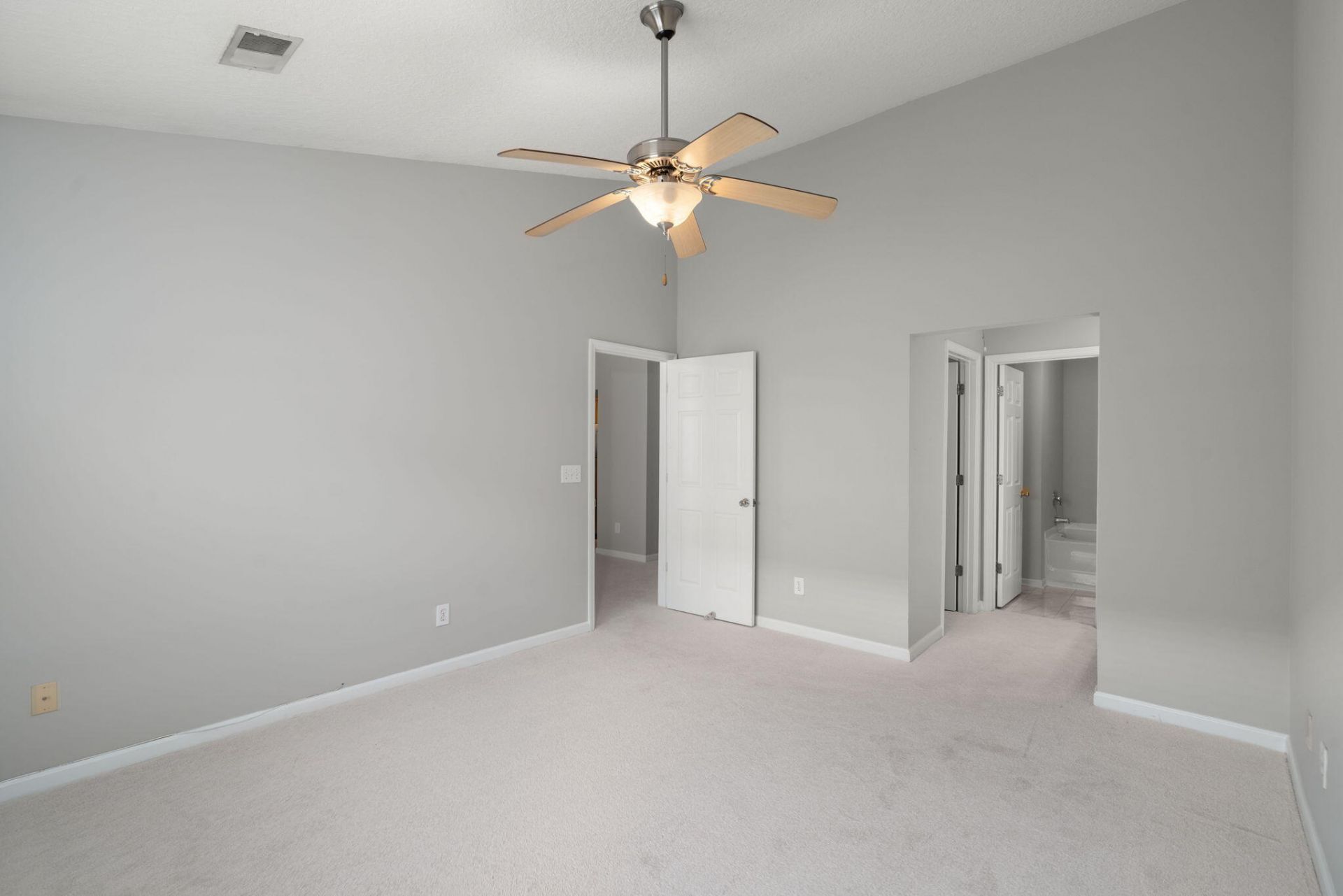 7852 Park Gate Drive Photo 24