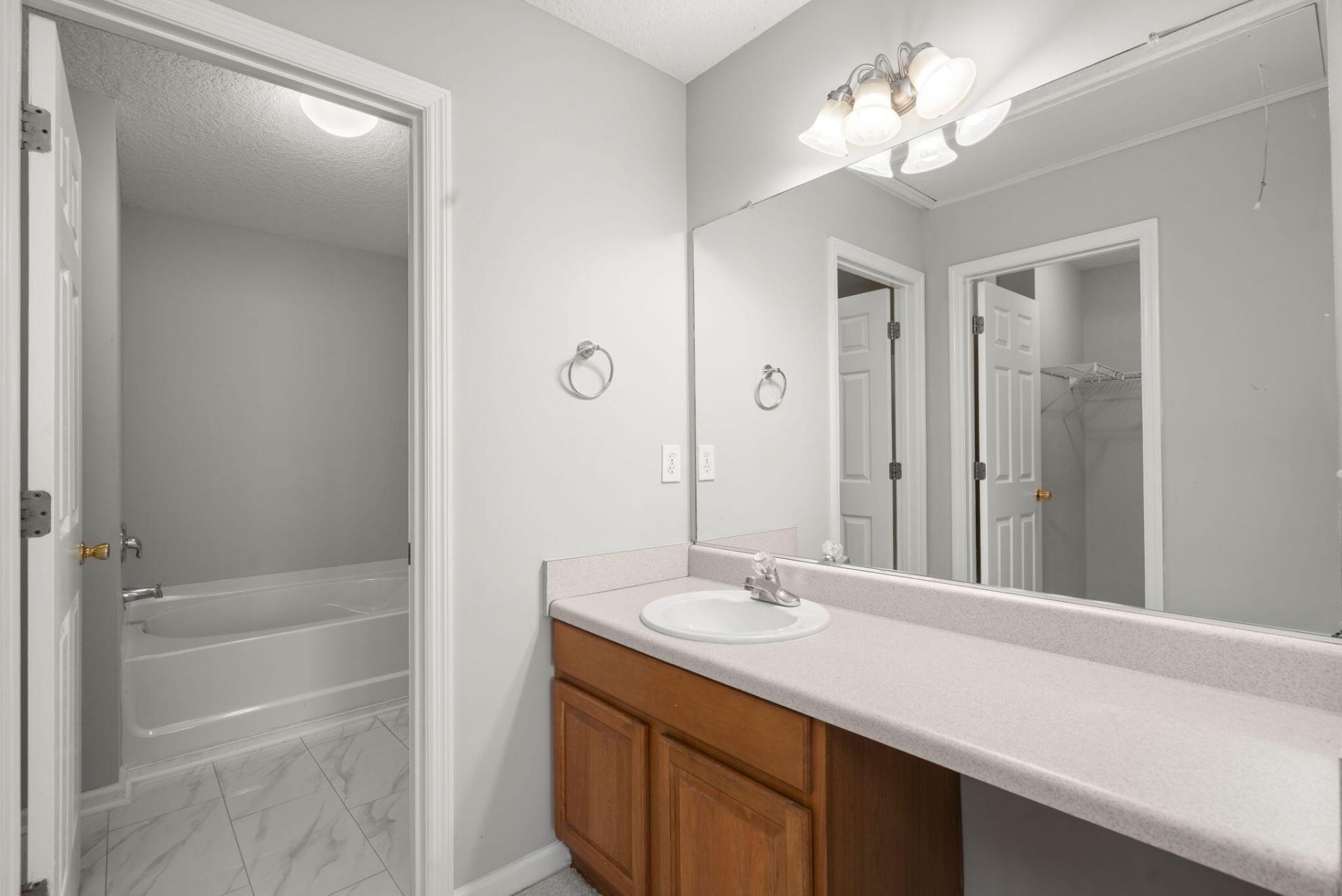 7852 Park Gate Drive Photo 25