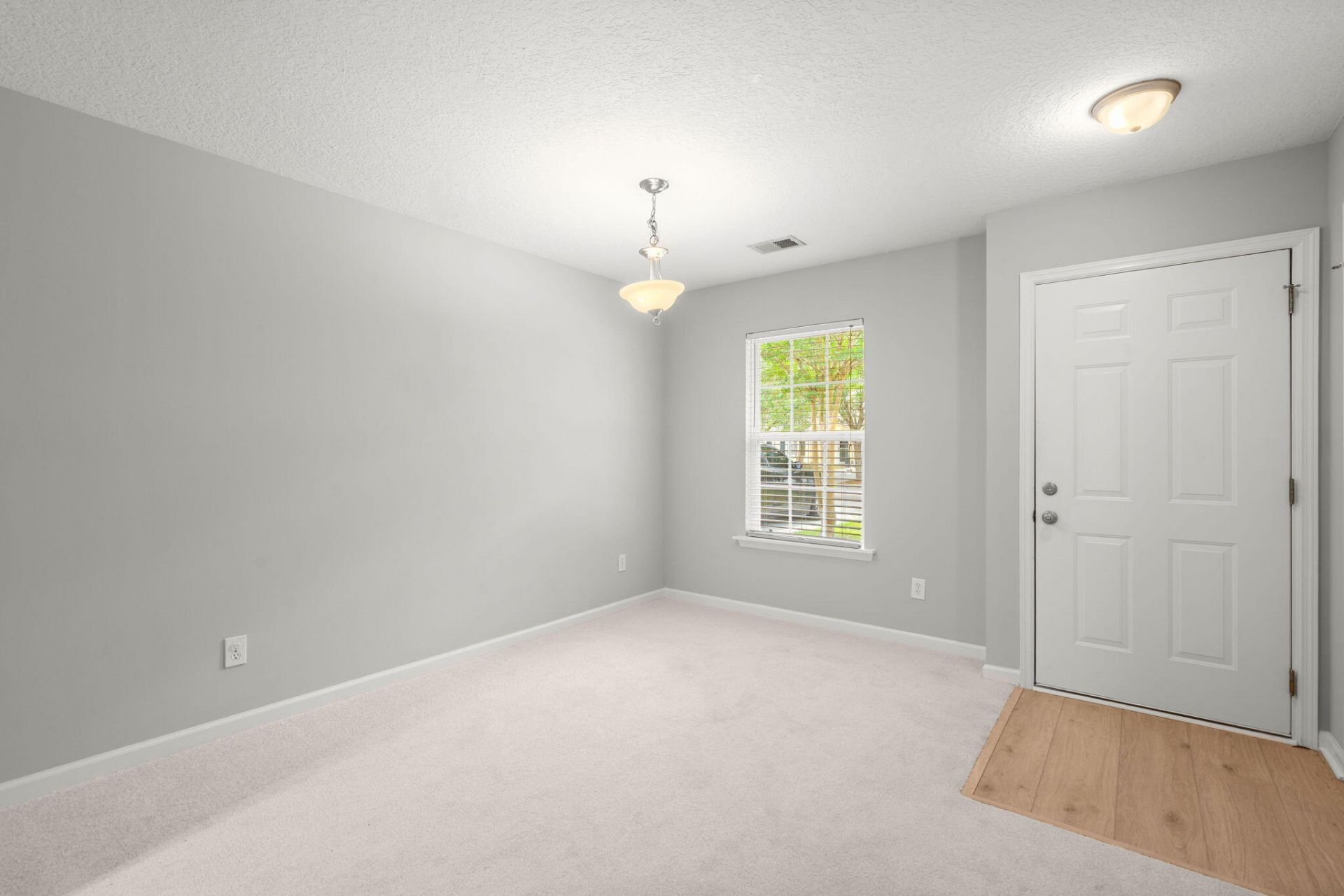 7852 Park Gate Drive Photo 4