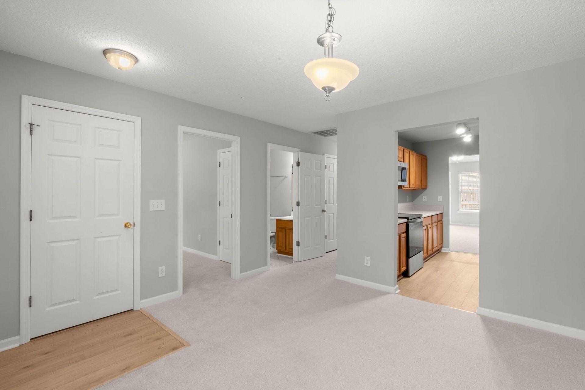 7852 Park Gate Drive Photo 6