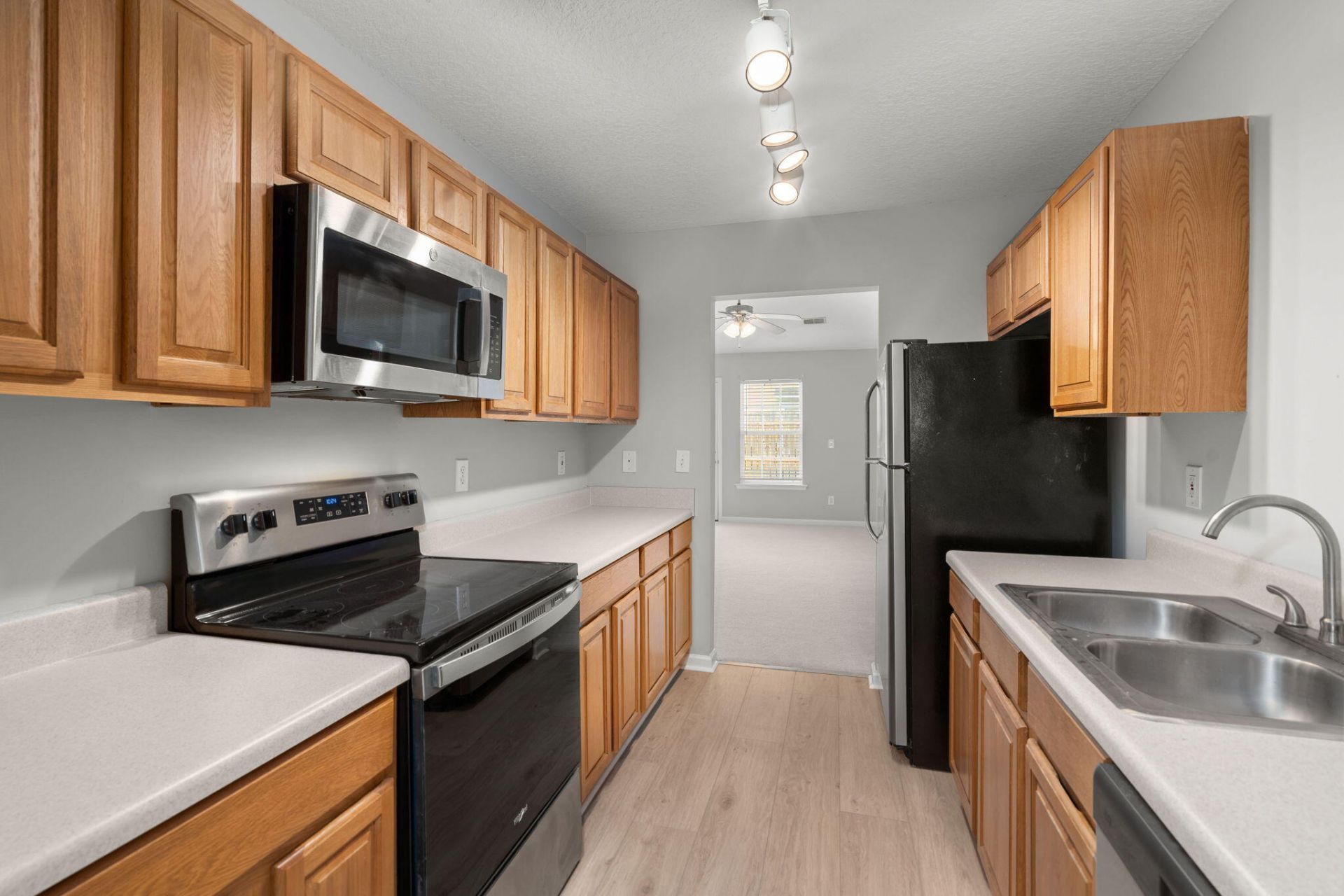 7852 Park Gate Drive Photo 9