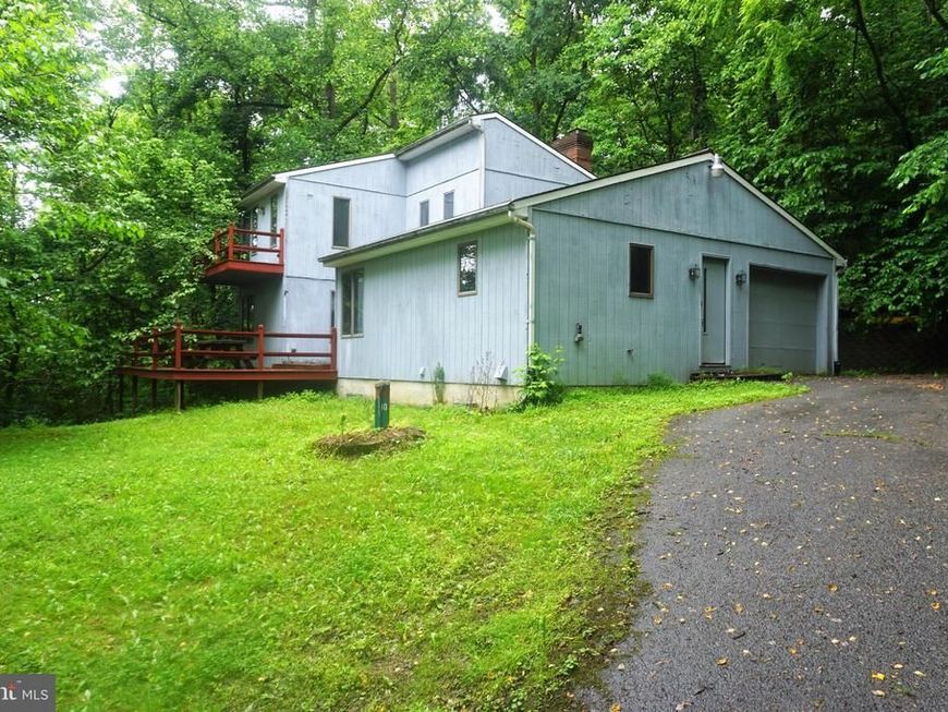 30 Fitzhugh Lane, Falling Waters, WV 25419 Main Photo