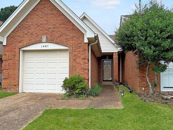 1681 OAKEN BUCKET DR, Memphis, TN 38016