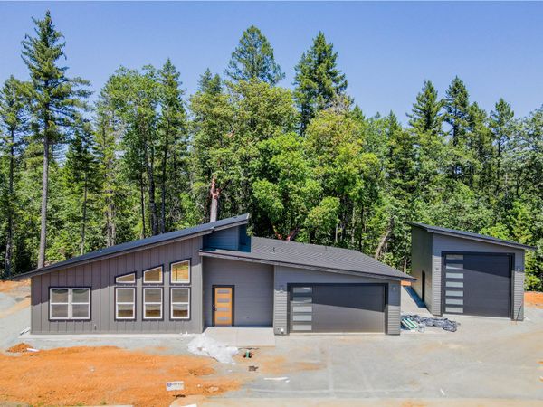 417 Rilynn Lane, Cave Junction, OR 97523