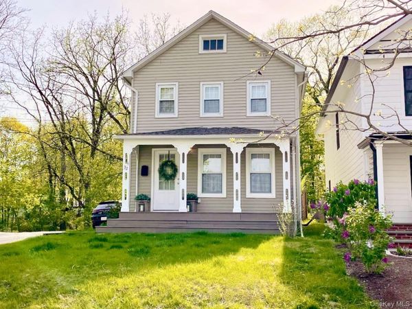 32 Oak Street, Rhinebeck, NY 12572