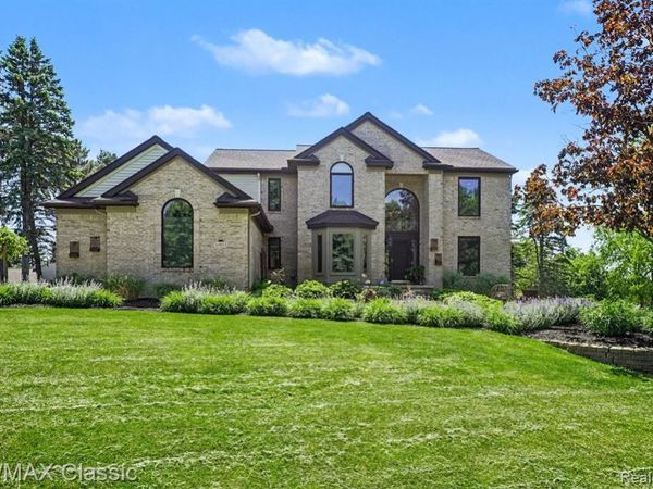 54853 Walnut Drive, Lyon Twp, MI 48165