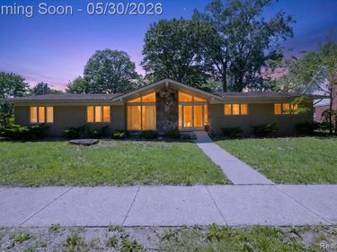 28013 Roan Drive, Warren, MI 48093
